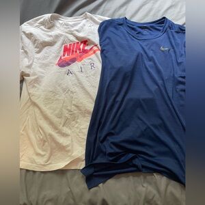 2 Nike tees